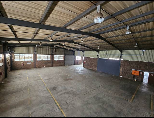 1,880M² WAREHOUSE TO LET IN MEADOWDALE
